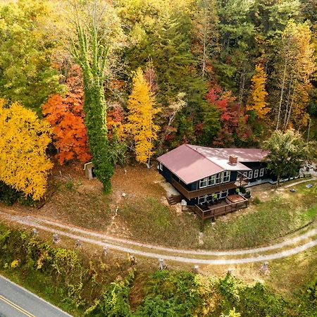Fun Cabin With Hot Tub, Pool Table & Fire Pit - Big Blue Bryson City Kültér fotó