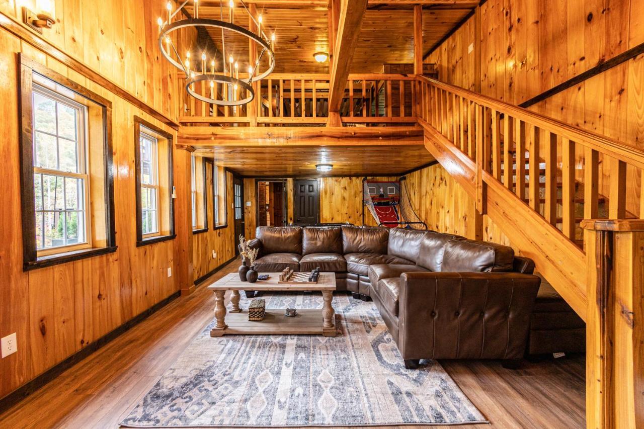 Fun Cabin With Hot Tub, Pool Table & Fire Pit - Big Blue Bryson City Kültér fotó