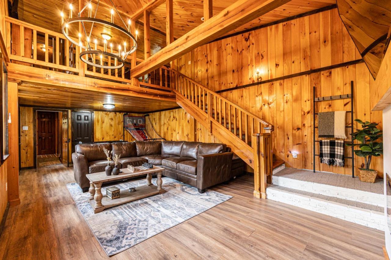 Fun Cabin With Hot Tub, Pool Table & Fire Pit - Big Blue Bryson City Kültér fotó
