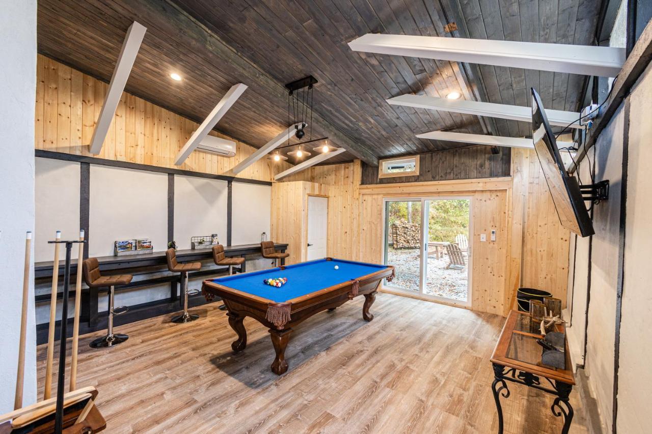 Fun Cabin With Hot Tub, Pool Table & Fire Pit - Big Blue Bryson City Kültér fotó