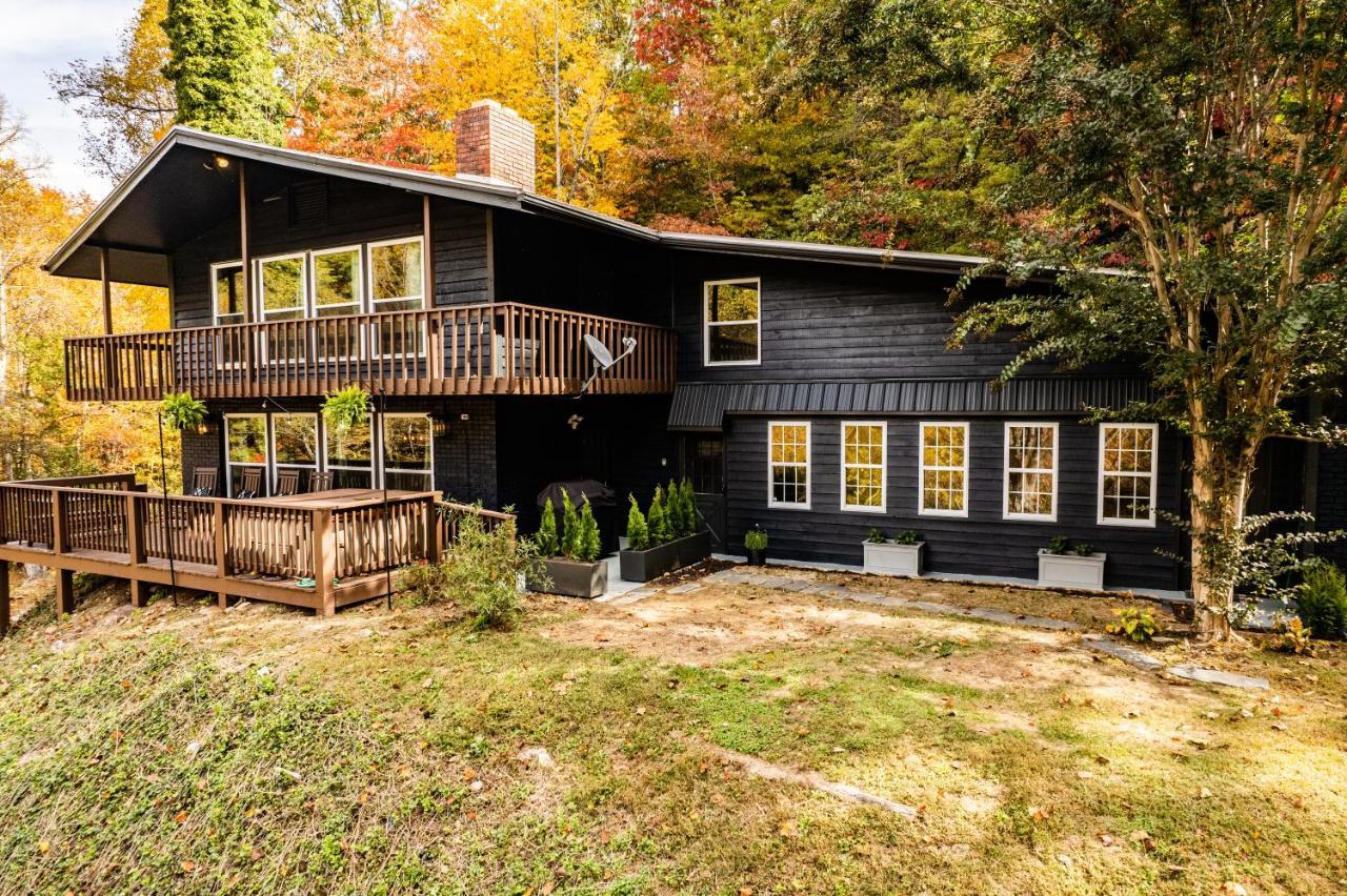 Fun Cabin With Hot Tub, Pool Table & Fire Pit - Big Blue Bryson City Kültér fotó