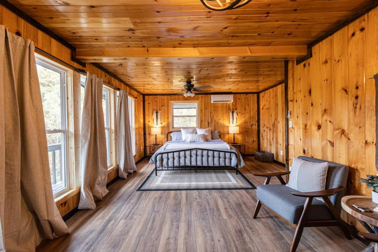 Fun Cabin With Hot Tub, Pool Table & Fire Pit - Big Blue Bryson City Kültér fotó