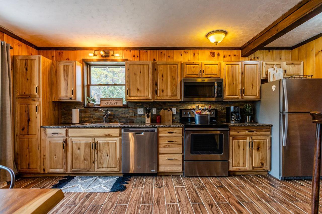 Fun Cabin With Hot Tub, Pool Table & Fire Pit - Big Blue Bryson City Kültér fotó